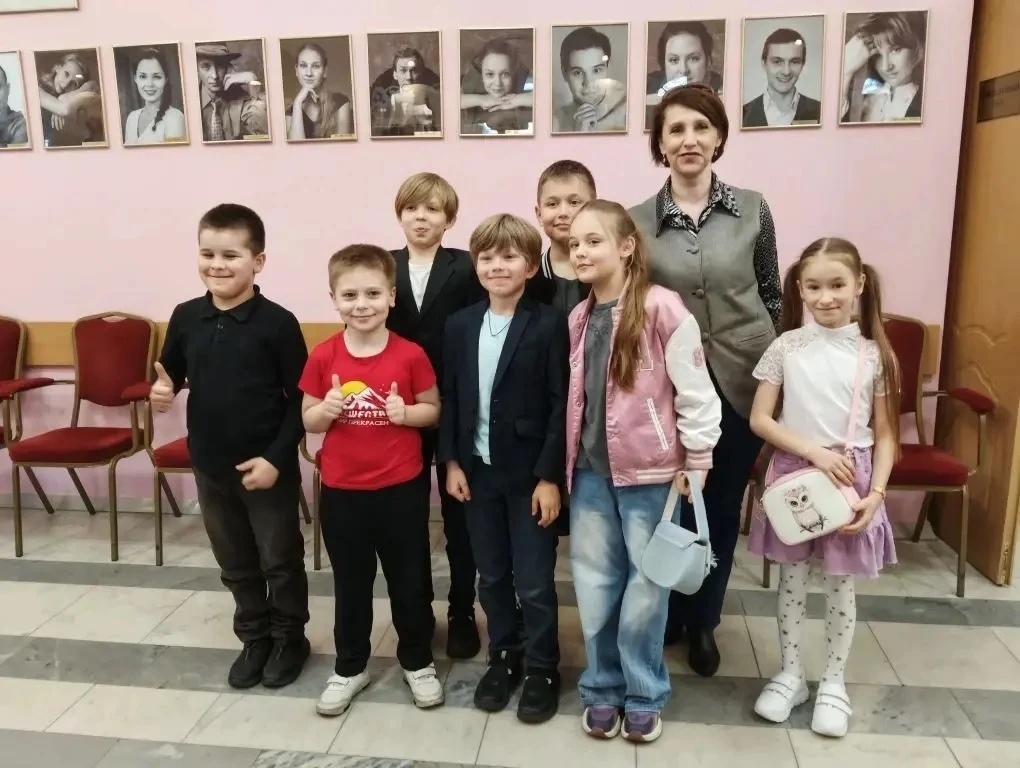 17 мая 1 "В" класс вместе со своими старшими братьями и родителями вновь отправился в удивительное п