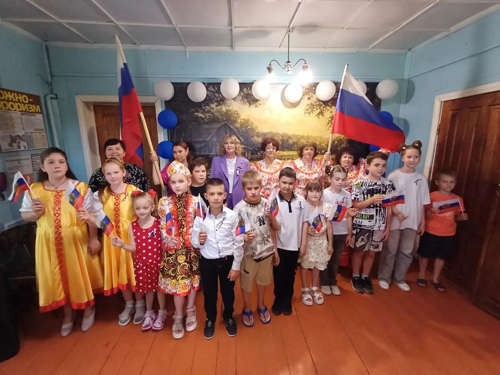 "Люблю тебя, моя Россия! "- так назывался  час общения, состоявшийся накануне Дня России в Никольско