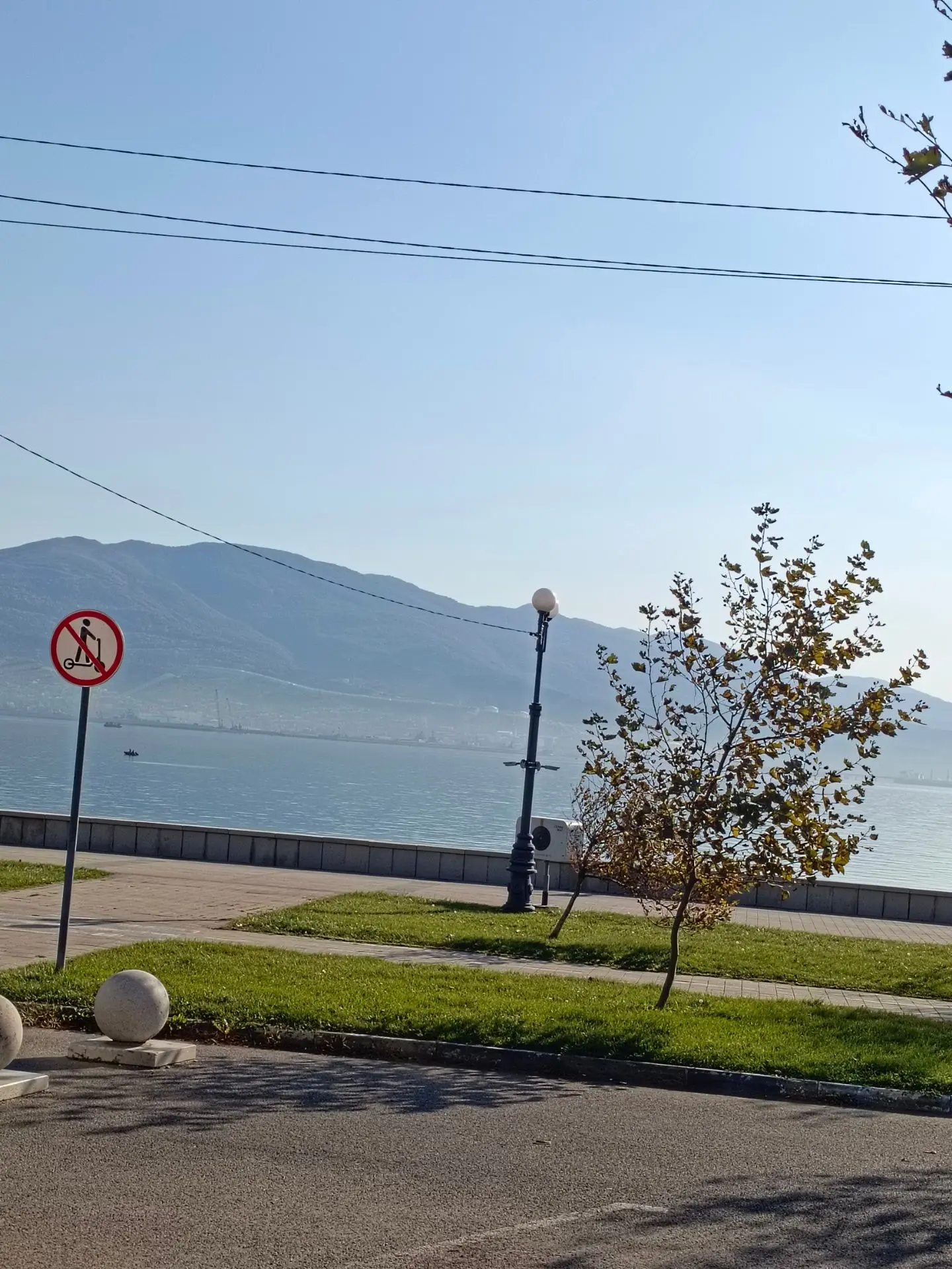 Сегодня была у моря, но погулять по набережной не было времени 🤔 Возможно в выходные с...