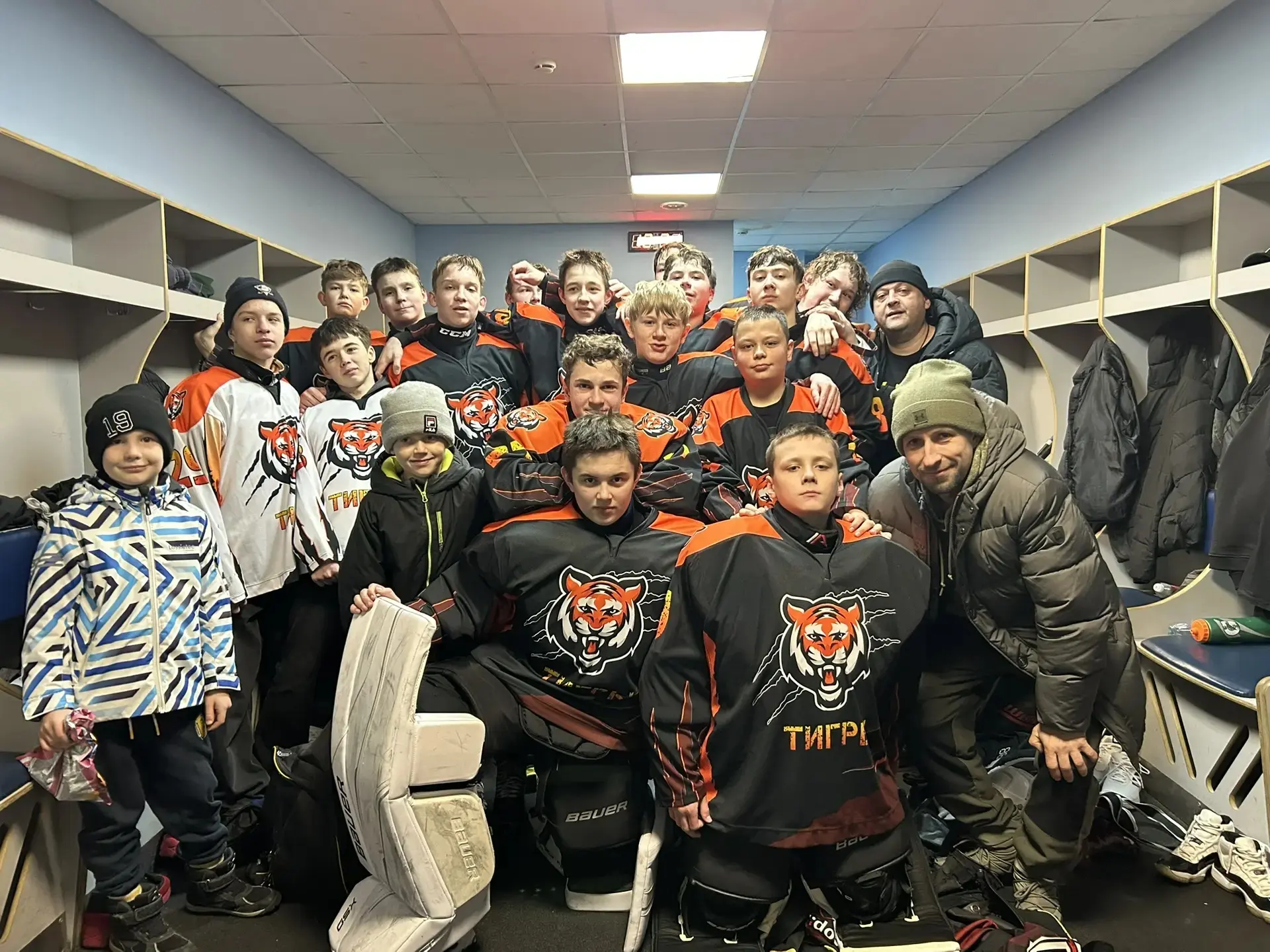 Друзья, наши хоккеисты вступили в борьбу на Кубке ФХМО 2026! 🏒