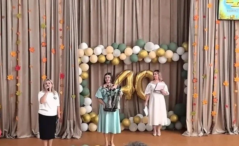 Встреча с коллективом школы № 126: Наталья Радько поздравила педагогов с юбилеем и новы...