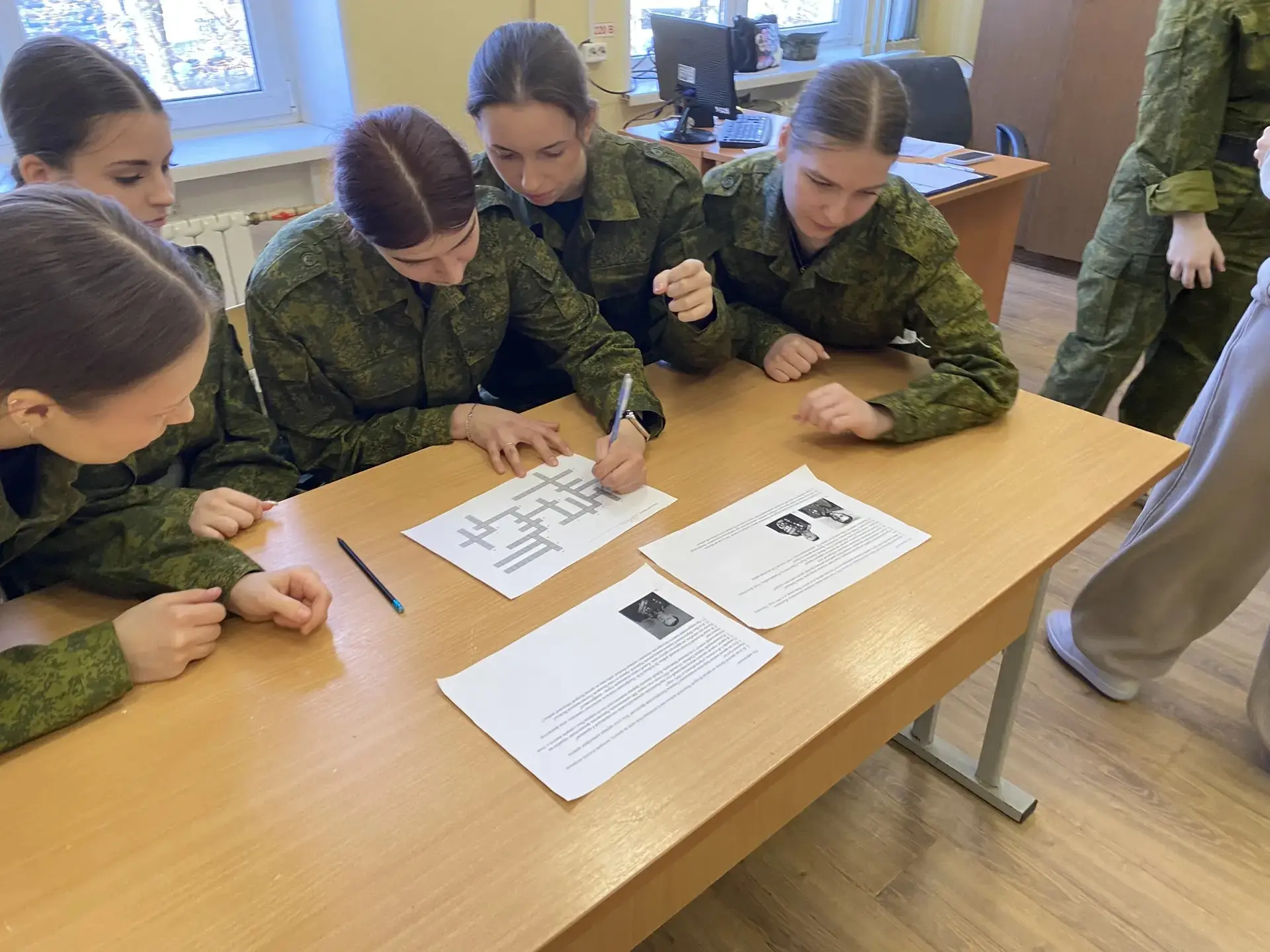 Долгие и упорные тренировки… бессонные ночи… подготовка к соревнованиям И вот.. команда гимназии «Де