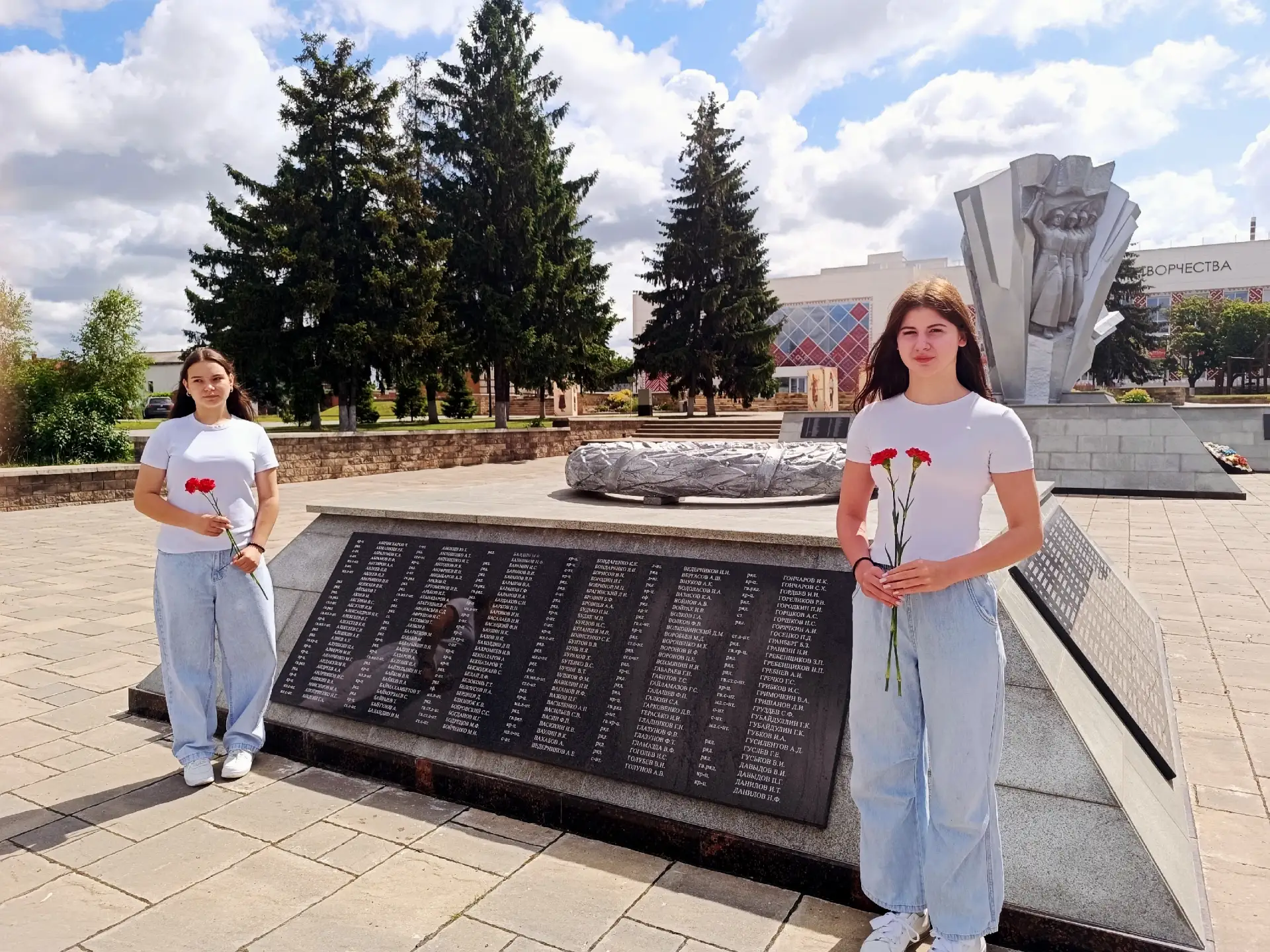🔥 22 июня, в День памяти и скорби, наши старшеклассницы почтили память павших героев. ...