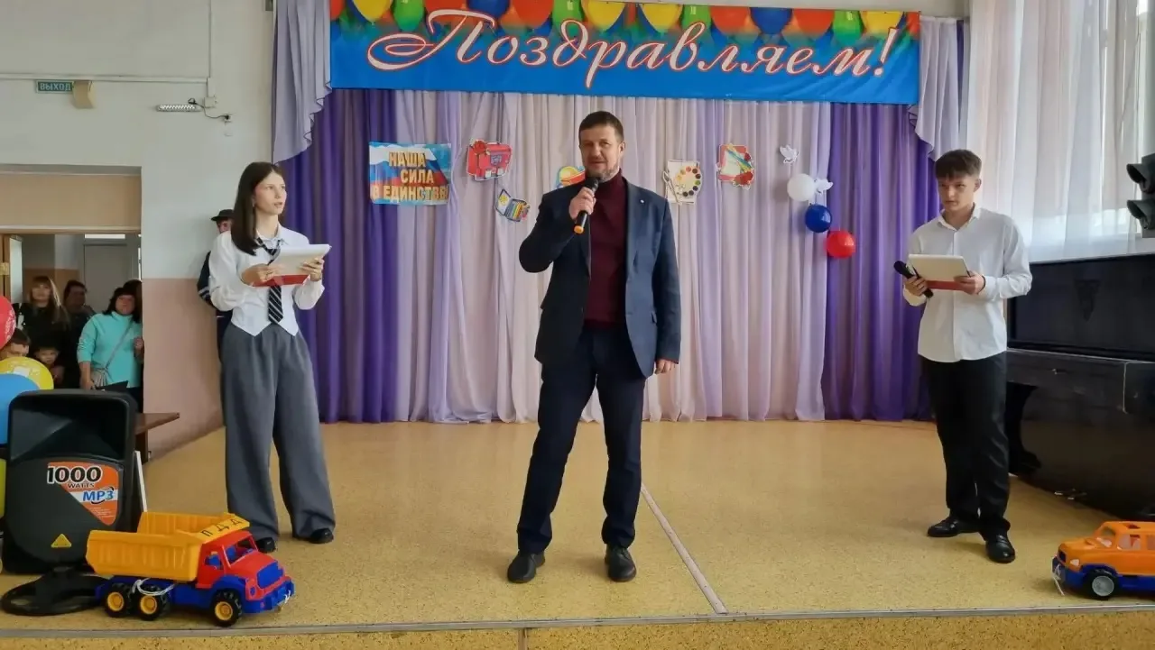 Снова в школу! 🎒Я на линейке в 160-й школе мкр Береговой