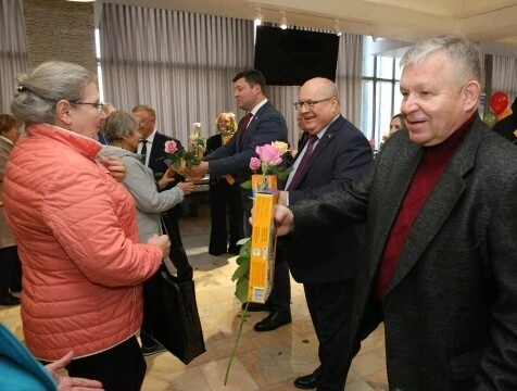 Депутаты гордумы поздравили калужан с Днём пожилого человека