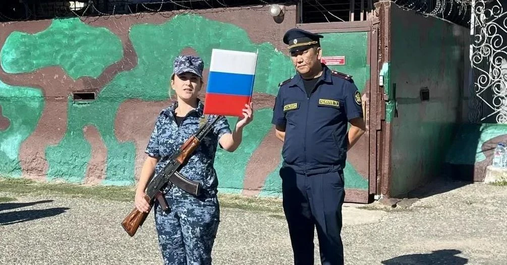 Торжественные мероприятия ко Дню Государственного флага прошли в учреждениях СИЗО‑1 и И...