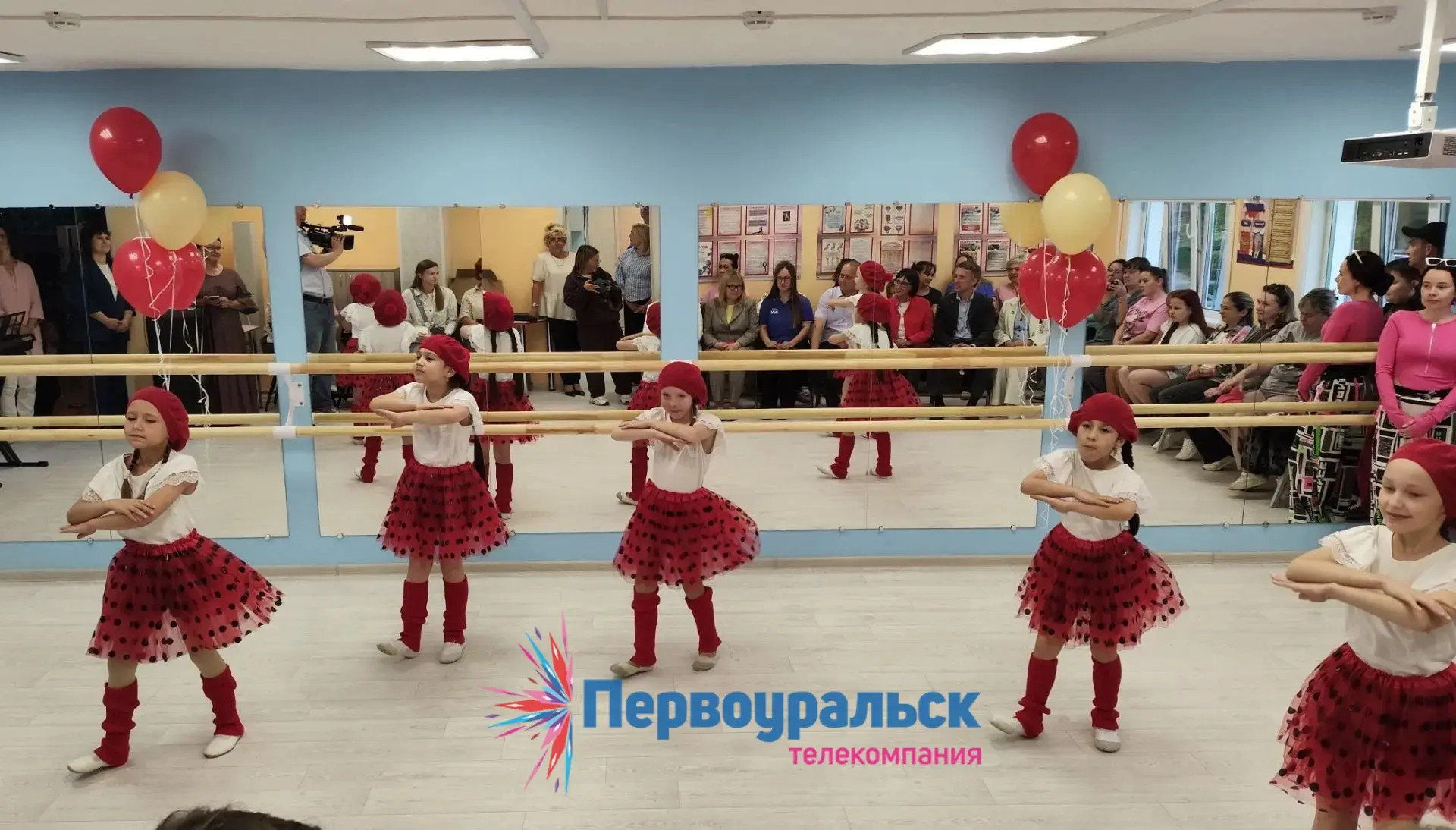 В Первоуральске после ремонта открылся дворовый клуб "Алые паруса"