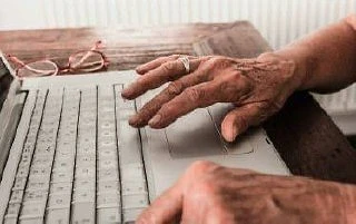Жительница Киселевска больше года «лечила» интернет-кавалера от несуществующей болезни и перевела ем