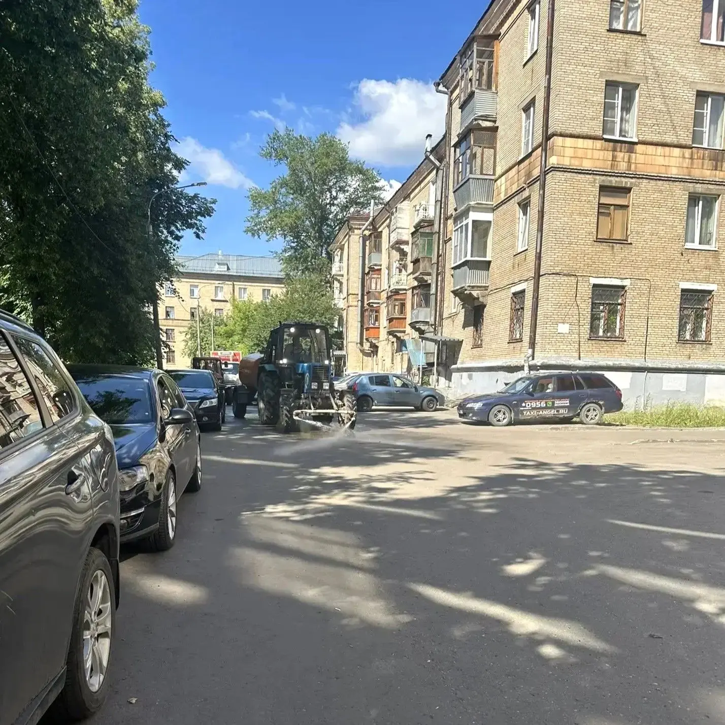 🚜 За минувшую неделю рабочие устранили 1060 м² ям.

Сотрудники МБУ «Благоустройство» также заменили