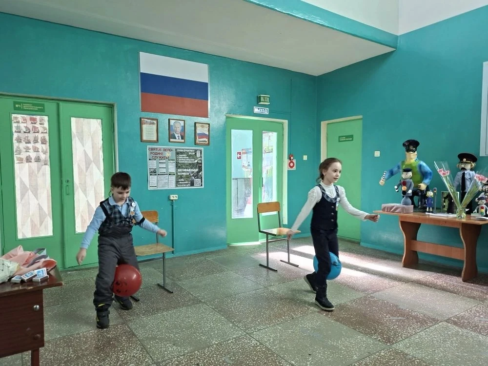 ✅💐В нашем 1а классе прошёл весёлый и яркий праздник «А ну‑ка, девочки!», приуроченный к Международно