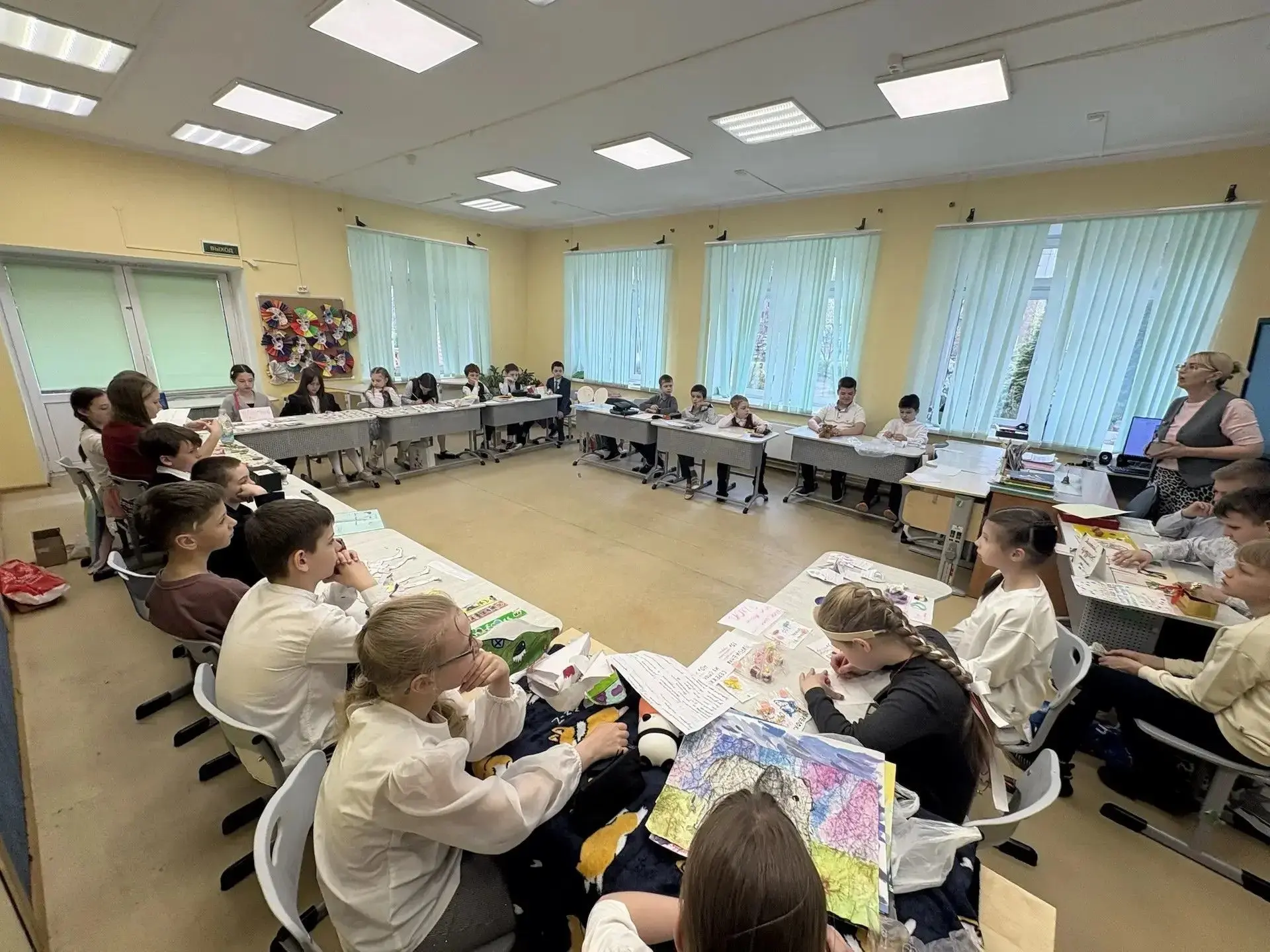 Ярмарка в нашей школе: день, когда мы все стали ремесленниками и купцами 🎪  На минувших выходных в ш