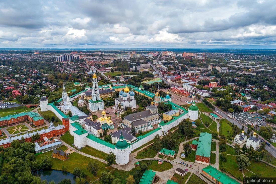 🏛 Свято-Троицкая Сергиева Лавра
#СергиевПосад

📌 Троицкий собор — главный храм монастыря, с которо