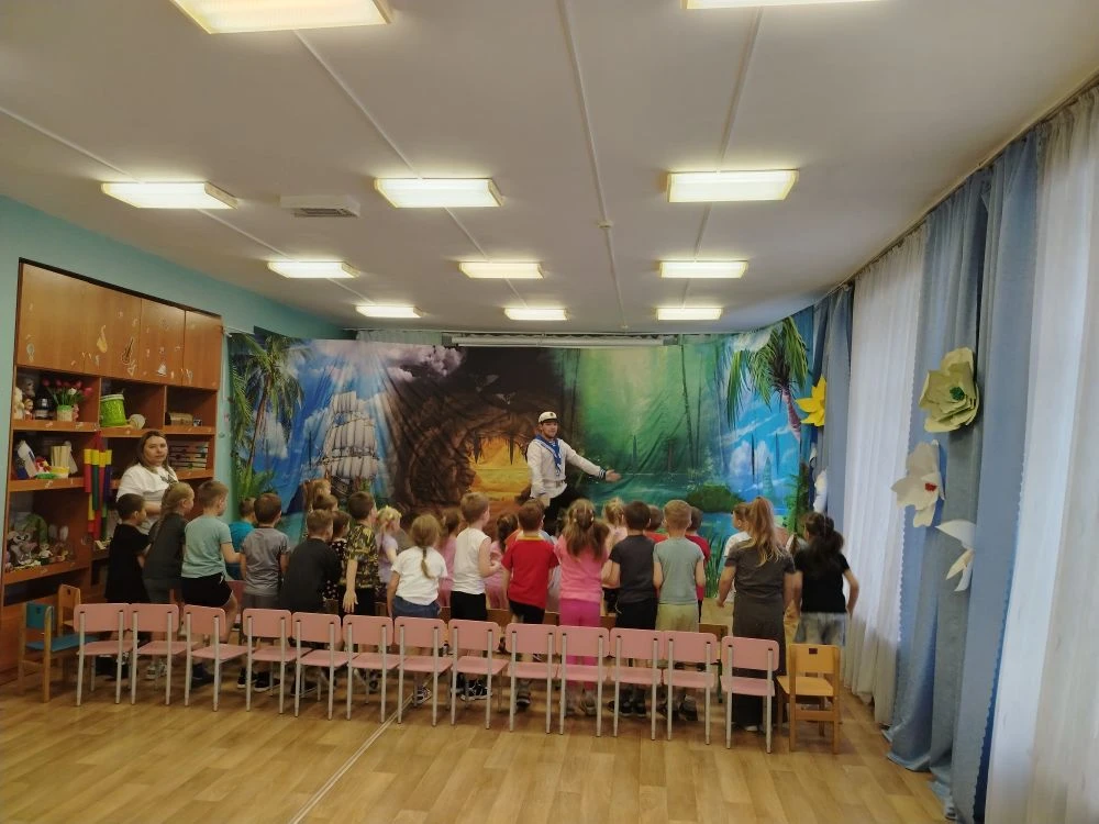 К нам в детский сад пожаловал настоящий театр с захватывающим спектаклем «Остров сокровищ»! Прямо в 