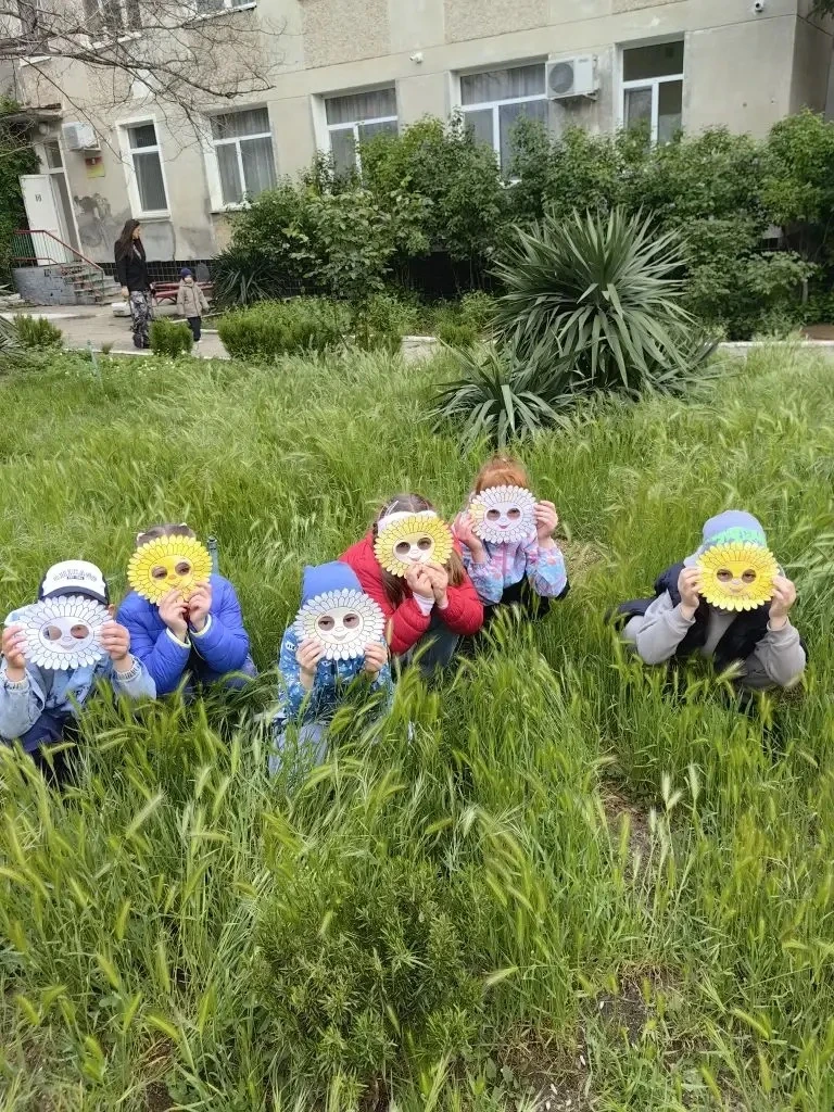 Желтые солнышки в нашем саду! ☀️🌼

Сегодня особенный день — Международный день одуванчиков! Эти мал