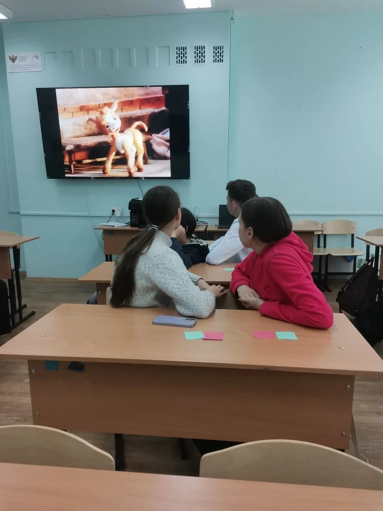 На этой неделе в нашей школе прошло необычное внеурочное занятие для учеников 8 классов. Ребята попр