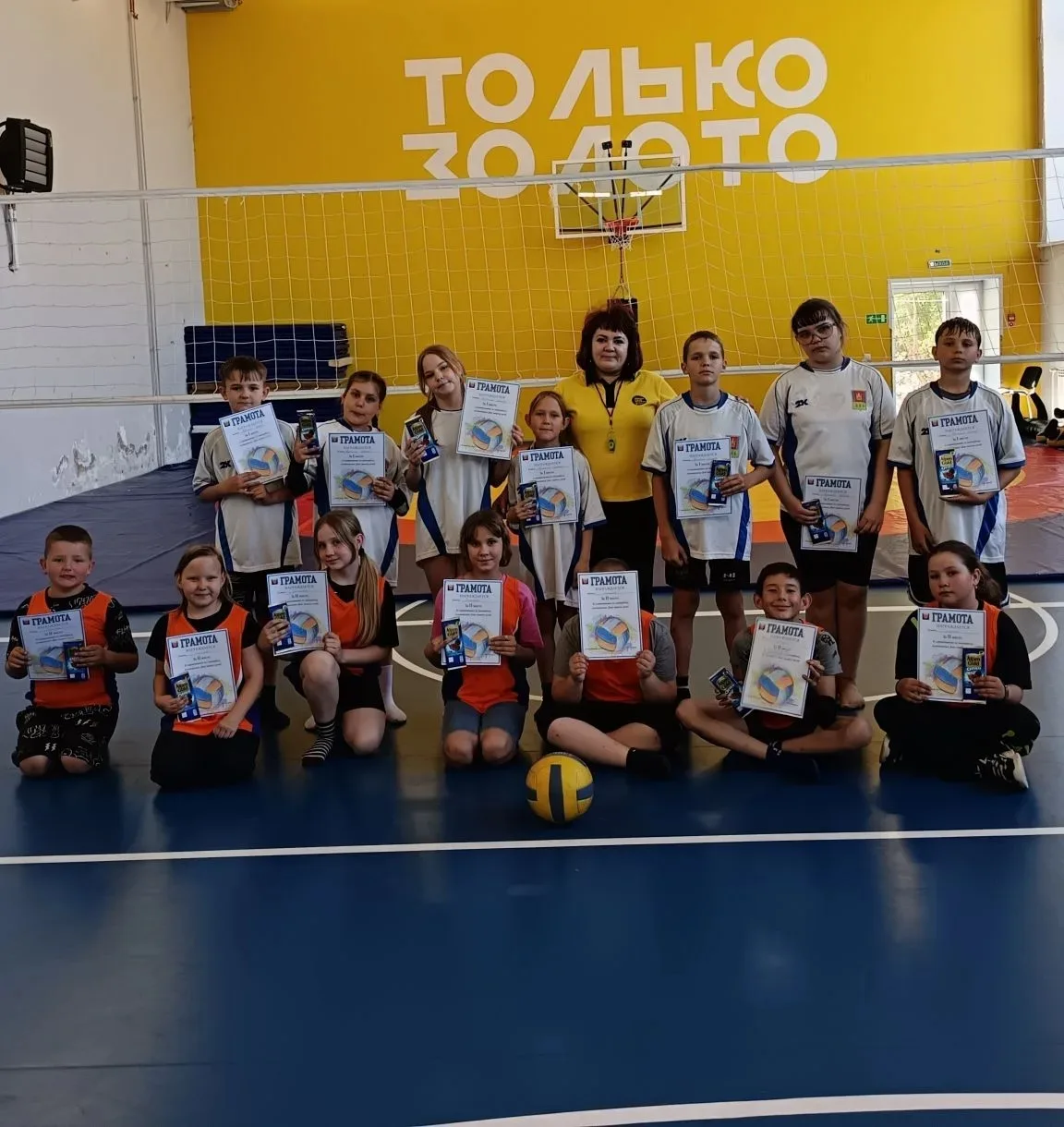 Сегодня в первый день лета в спортивном зале п. Раздольный в рамках празднования Дня за...