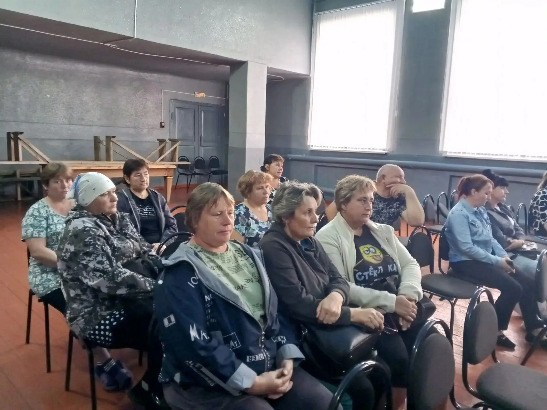 Романовские социальные работники приняли участие в собрании граждан.