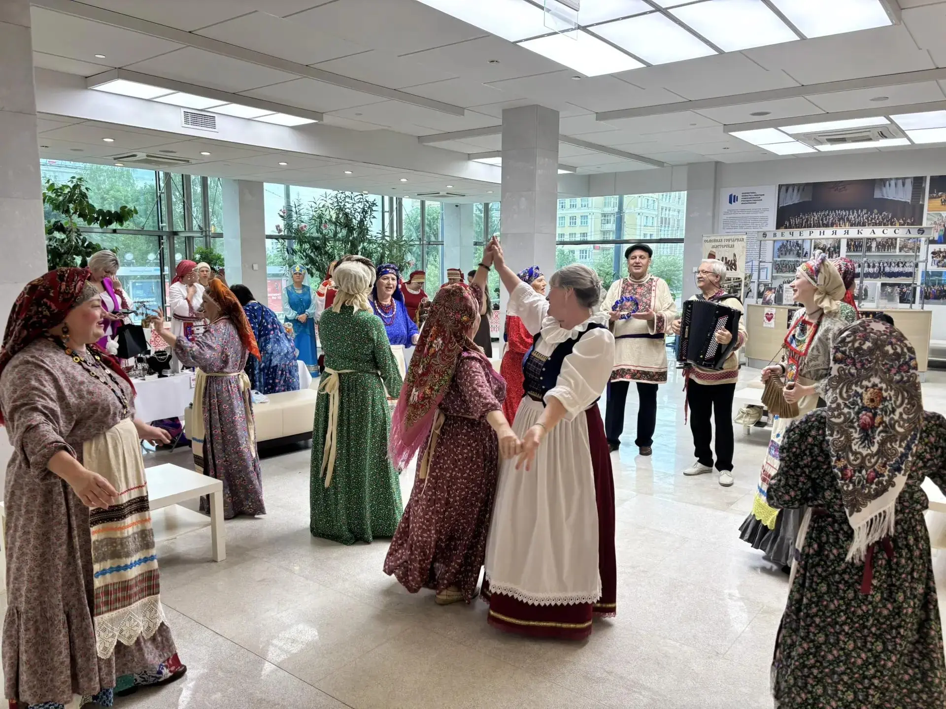 📢 Колыванская ЦБ на форуме «#ЭтоРоссия»!

11 июня сотрудники библиотеки  участвуют в Ежегодном фору