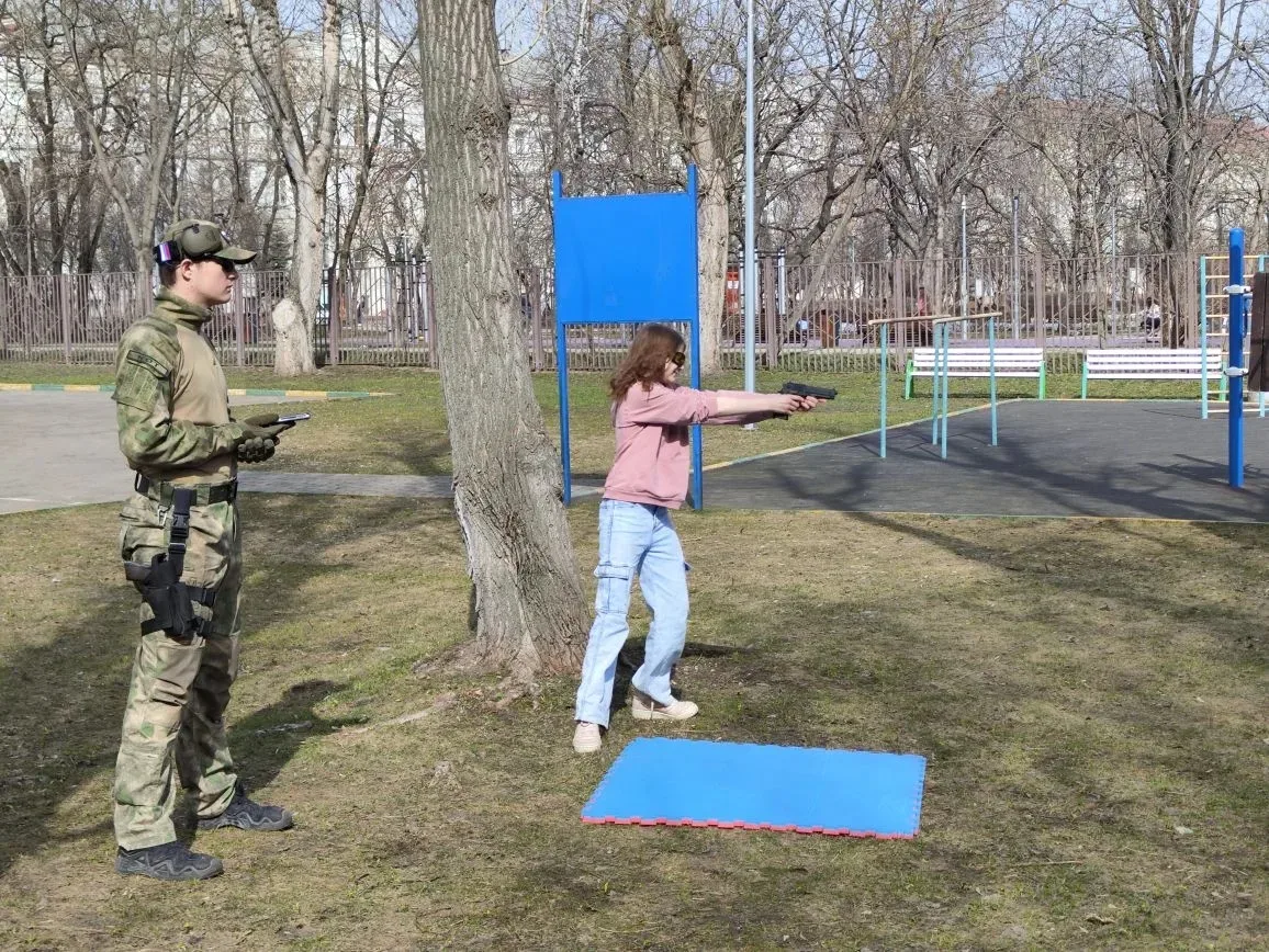 СТРЕЛКОВАЯ ТРЕНИРОВКА ДЛЯ КАДЕТСКИХ КЛАССОВ   🎯 1 апреля на территории нашей школы прошла стрелковая