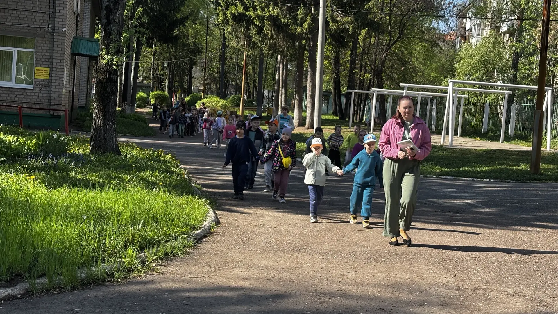 В нашем детском саду была проведена учебная эвакуация с целью отработки действий персон...