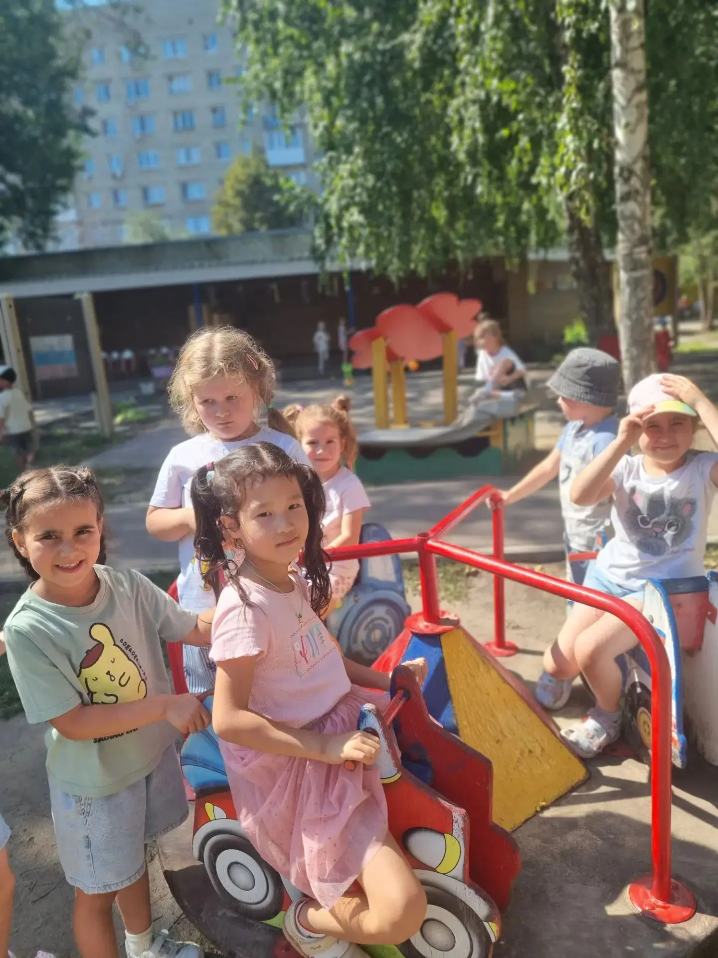 Наши солнечные дни! Прогулка — здоровье в движении.