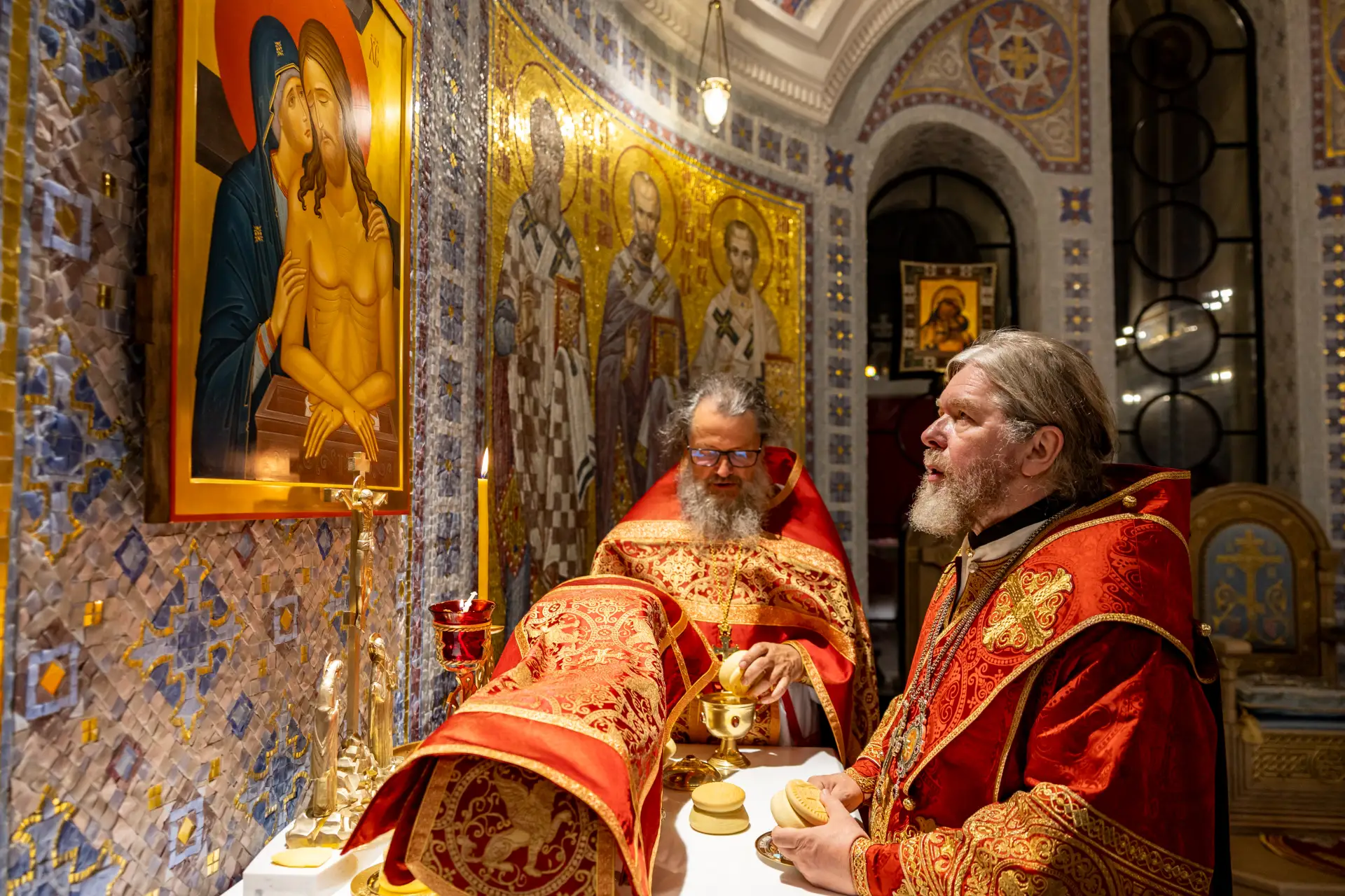 🙏 Митрополит Тихон совершил ночную Литургию в 108-ю годовщину расстрела Царственных страстотерпцев
