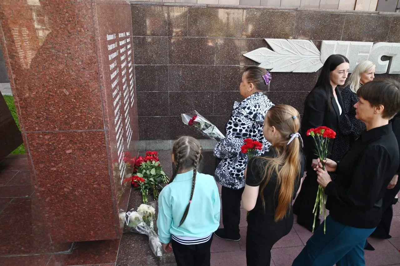 В Новосибирске открыли аллею и обновлённый Мемориал памяти сотрудников МВД.