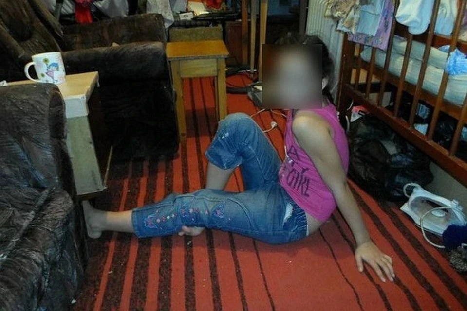 В Екатеринбурге таджик изнасиловал дочь, пока жены не было дома.  В семье две дочери и сын. Самой мл