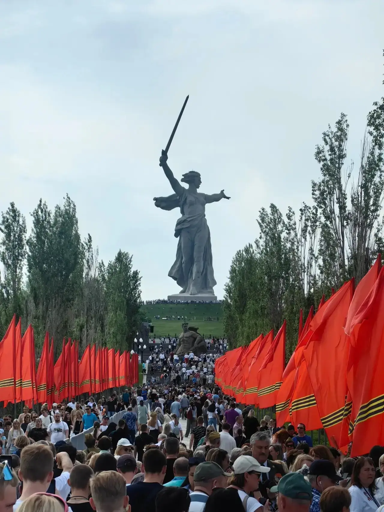 Юные туристы Туристического клуба "Юные туристы Подолья" День Победы 9 мая встретили в городе-герое 