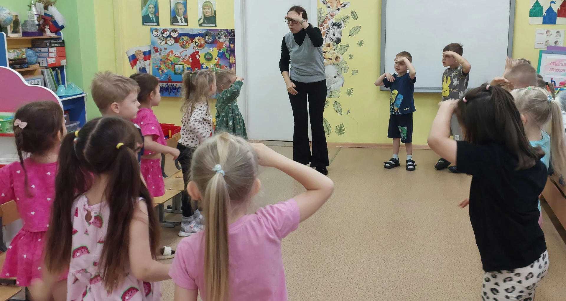 В группе № 2 "Теремок" прошло занятие, посвящённое знакомству с эмоциями. Педагог-психо...