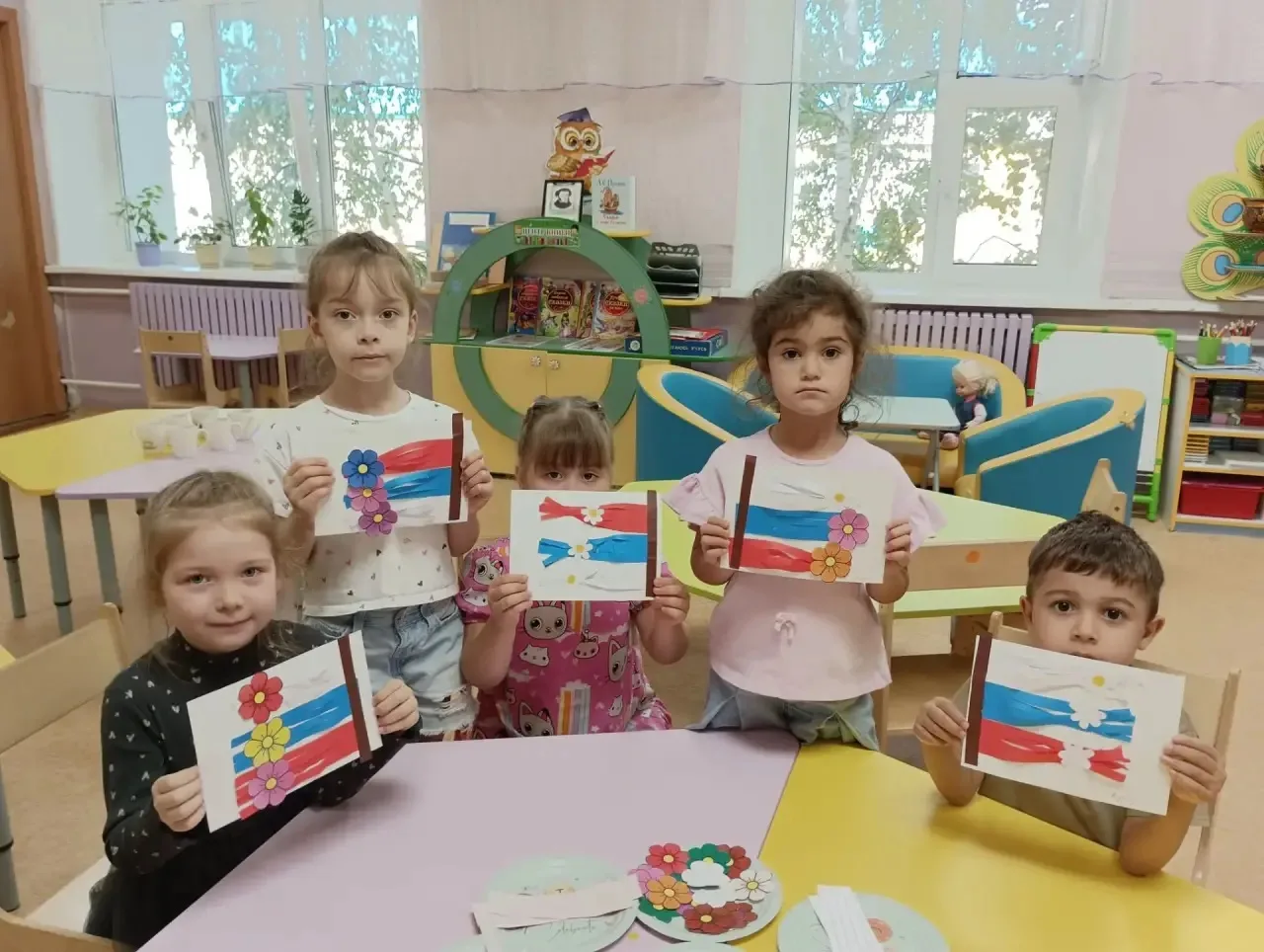 Сегодня группы «Звёздочка» и «Капелька» устроили настоящий праздник — отмечали День фла...
