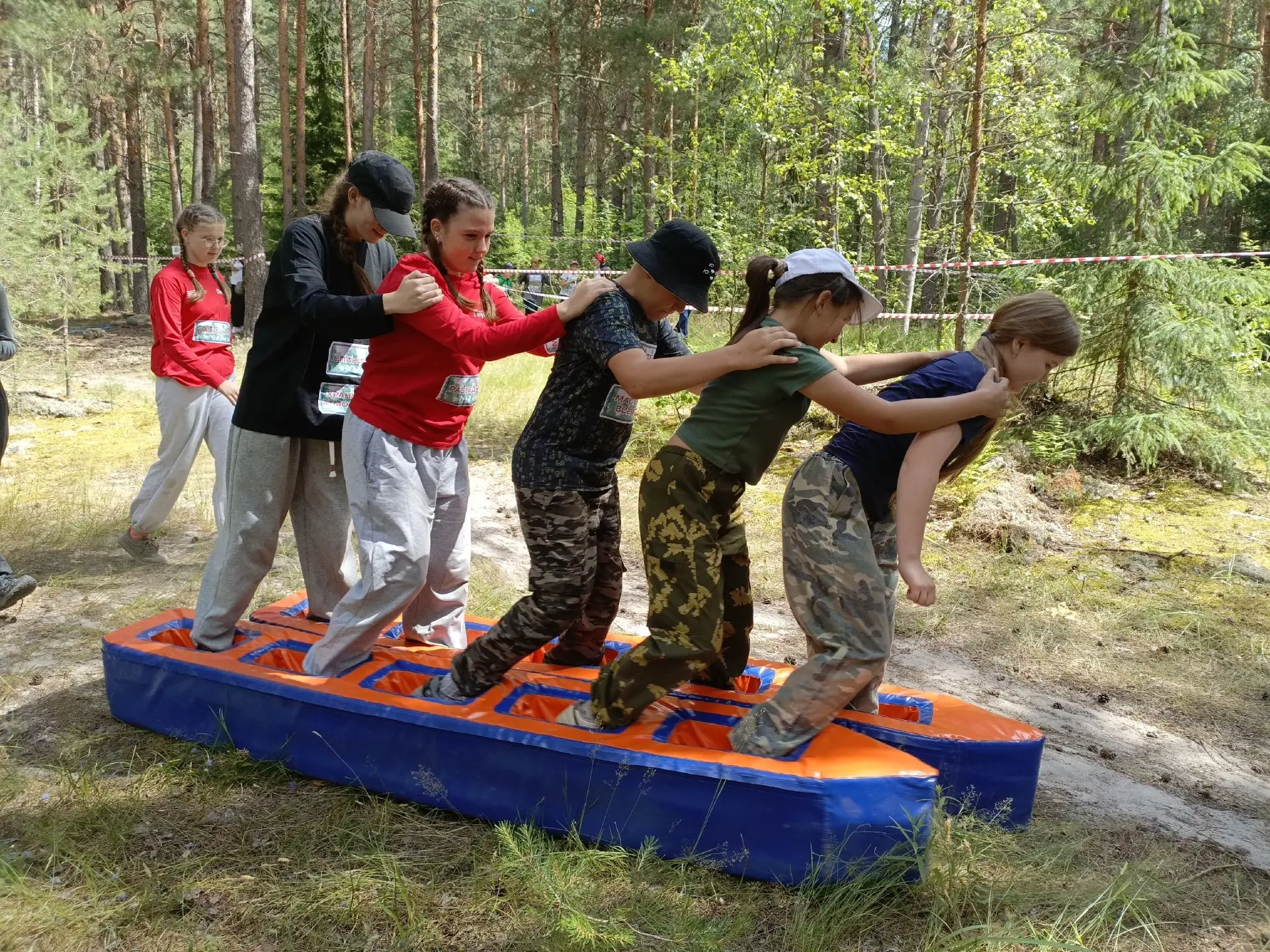 Как мы проводим лето? Первые рассказывают! 🏕️
27 июня, в День молодежи, команда нашей школы отправи