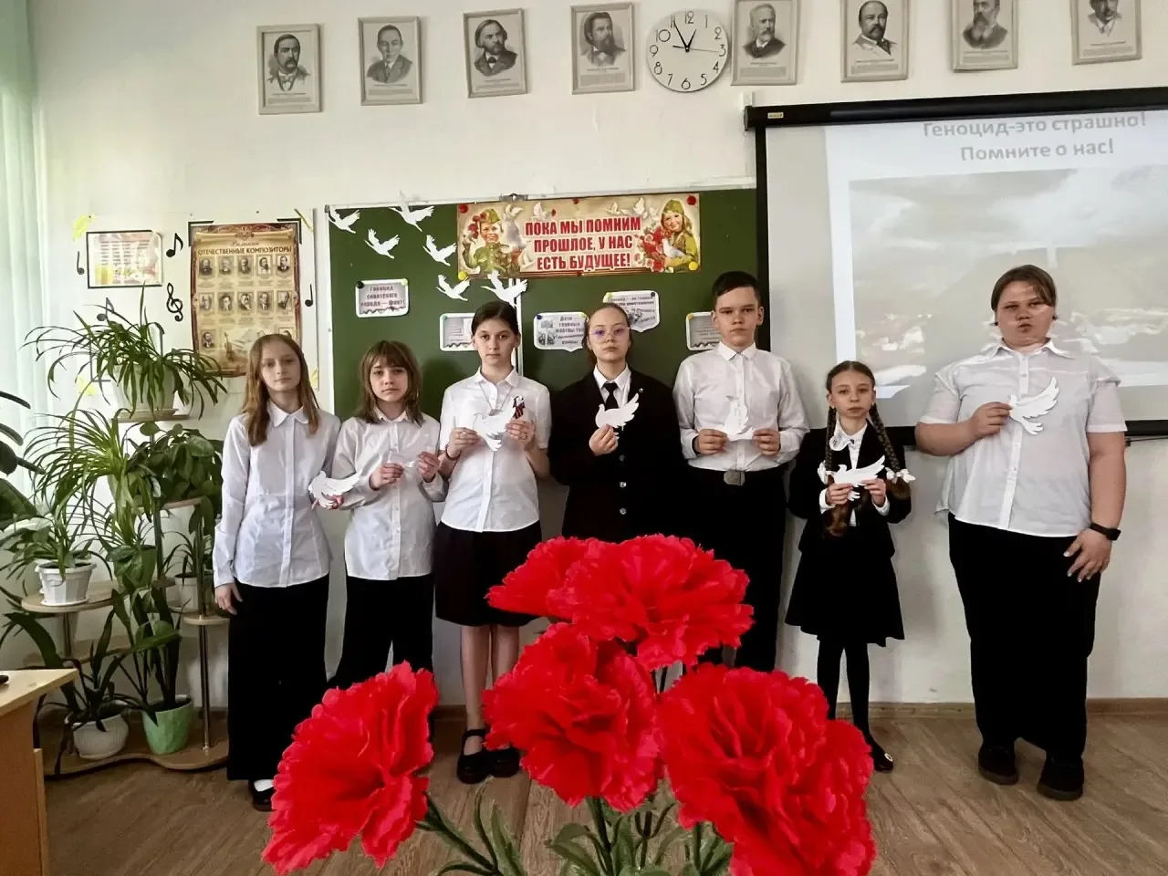 🕯️ Урок мужества «Без срока давности»   17 апреля в ✨5 «Г» классе прошёл урок мужества и памяти, пос