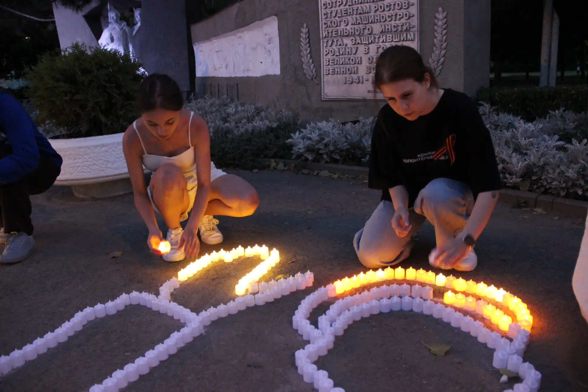 Вечером 21 июня, в канун Дня памяти и скорби, в Ростове зажглись огненные картины в память о начале 