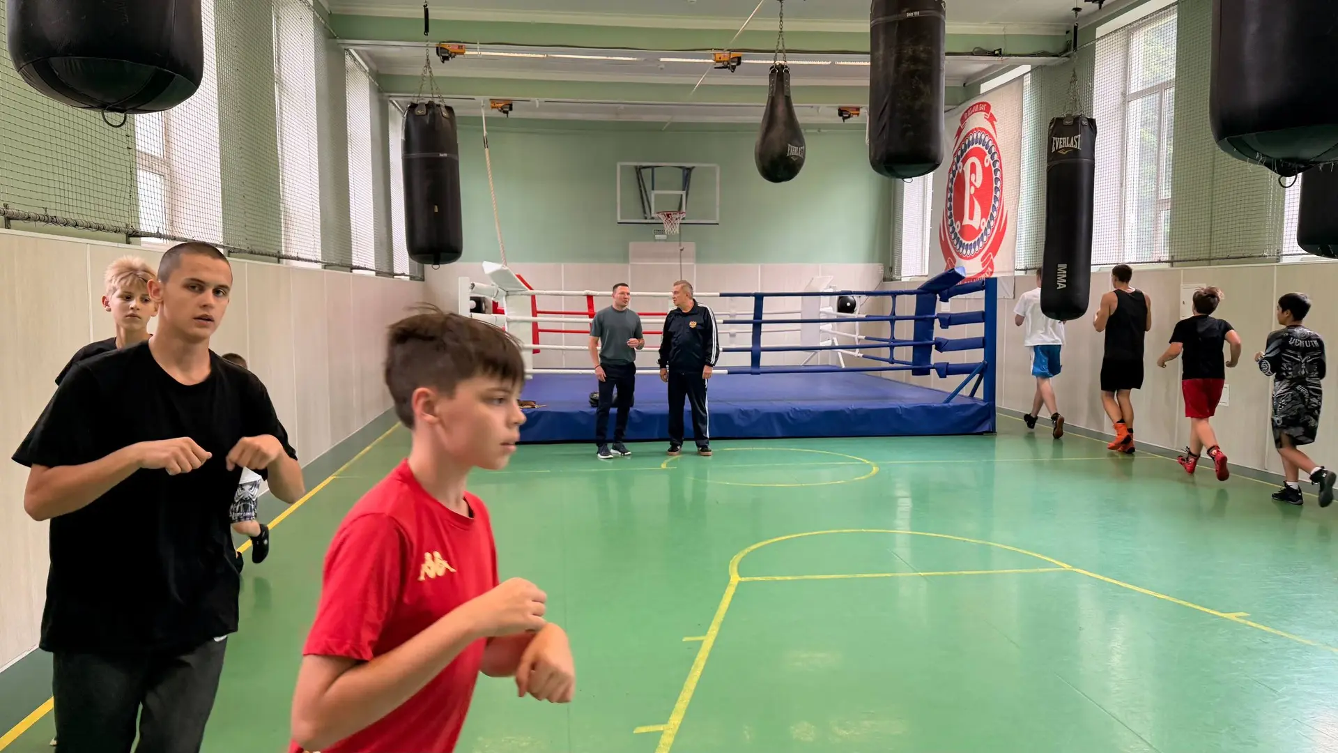 🥊 Сегодня в рамках проекта «Старший брат» посетил тренировку по боксу.