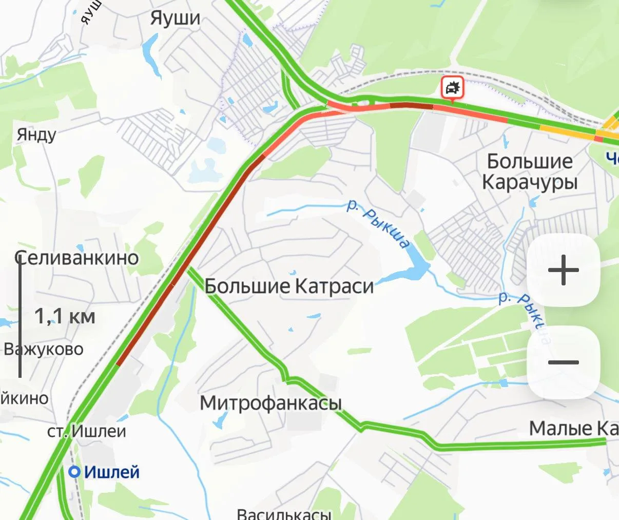 Огромная пробка образовалась перед Горьковским поворотом  Также недалеко от деревни Большие Карачуры