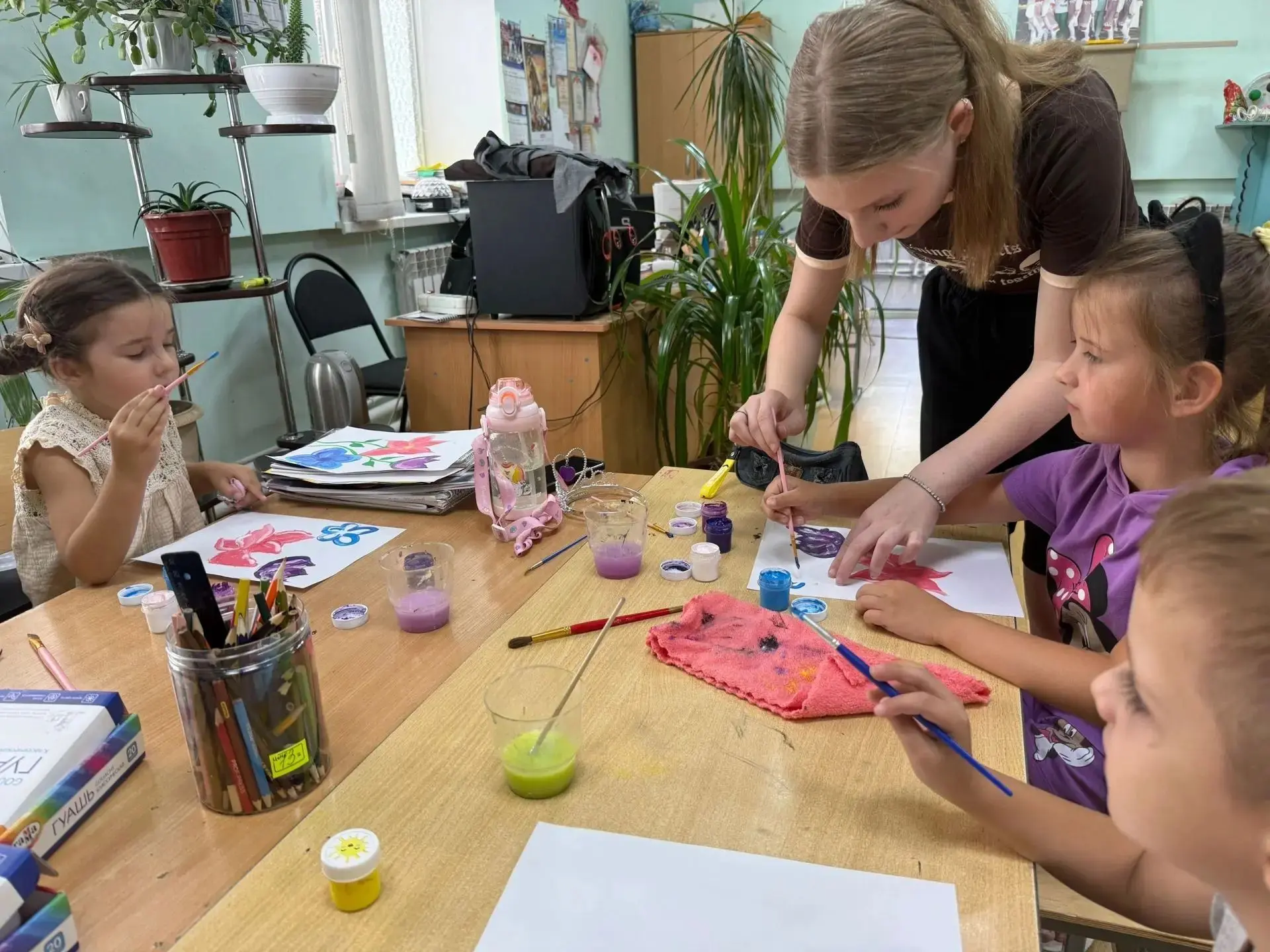 🎨 Открываем краски!
16 июля, в Кировском сельском доме культуры прошел урок творчества «Открываем к