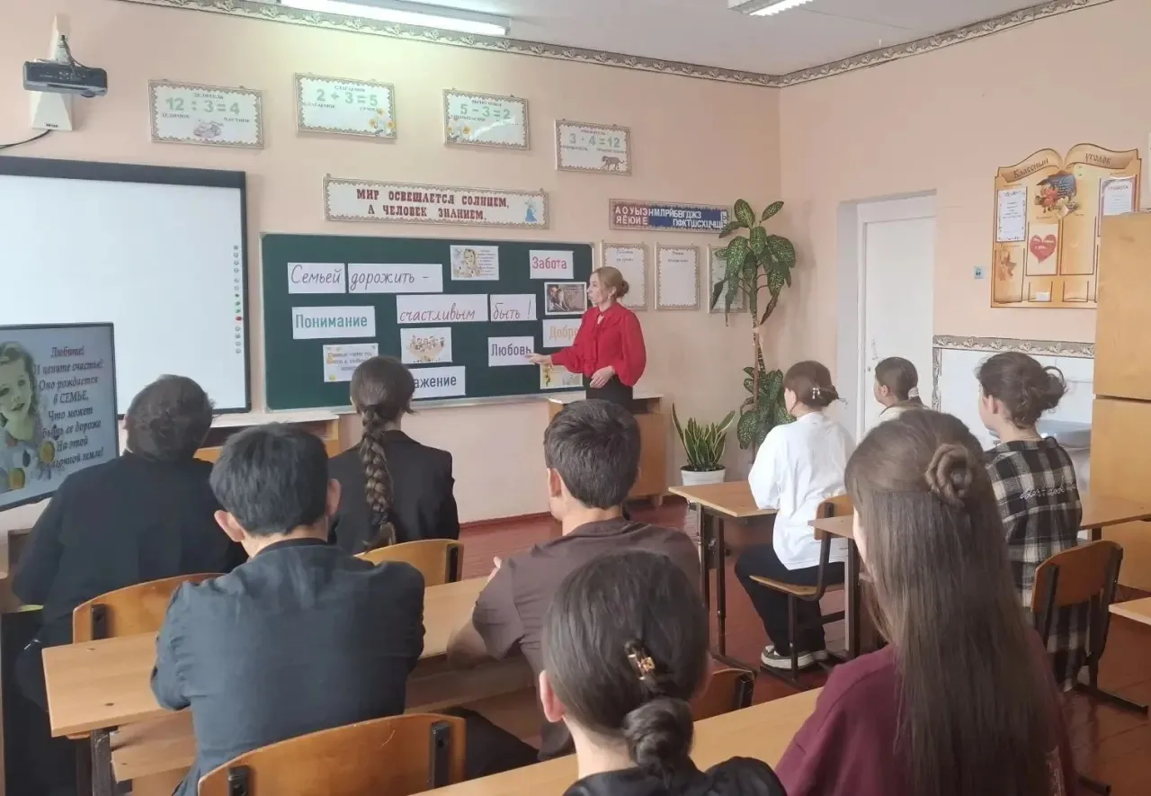 Сегодня в нашей школе прошел классный час, посвященный теме, которая актуальна во все в...