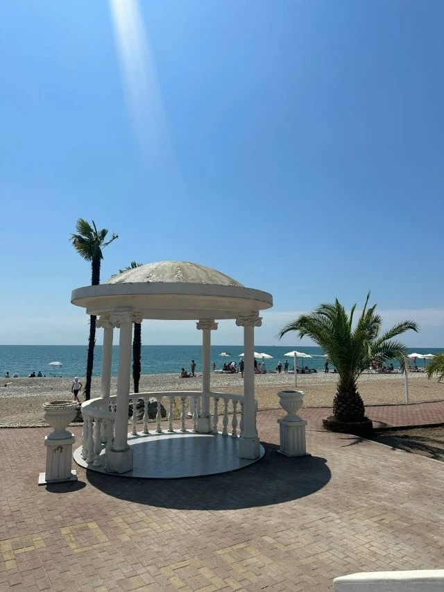 #ГУДАУТА  ПРИГЛАШАЕМ Вас на отдых! ☀️🐬🌴 Сдаётся 2-х комнатная квартира “под ключ“в городе Гудаута! (