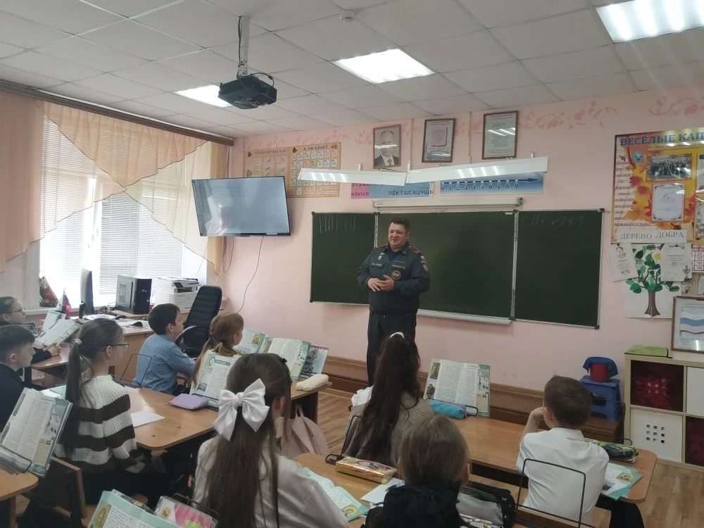 ✨Бузулук – земля героев! Сегодня наши "Звездочки" встретились с настоящим героем!✨  В рамках нашей з