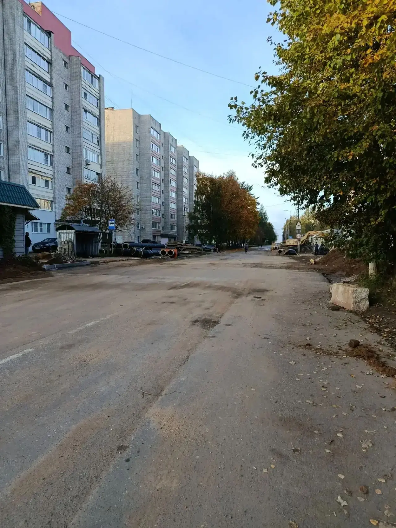 🚧 Внимание! Замена тепловых сетей под дорогой на улице Строителей завершена. Движение ...
