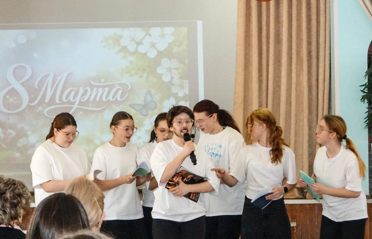 Парад звёзд в нашей школе!🌟 Чем завершить весеннюю предпраздничную неделю? Конечно, ярким концертом!