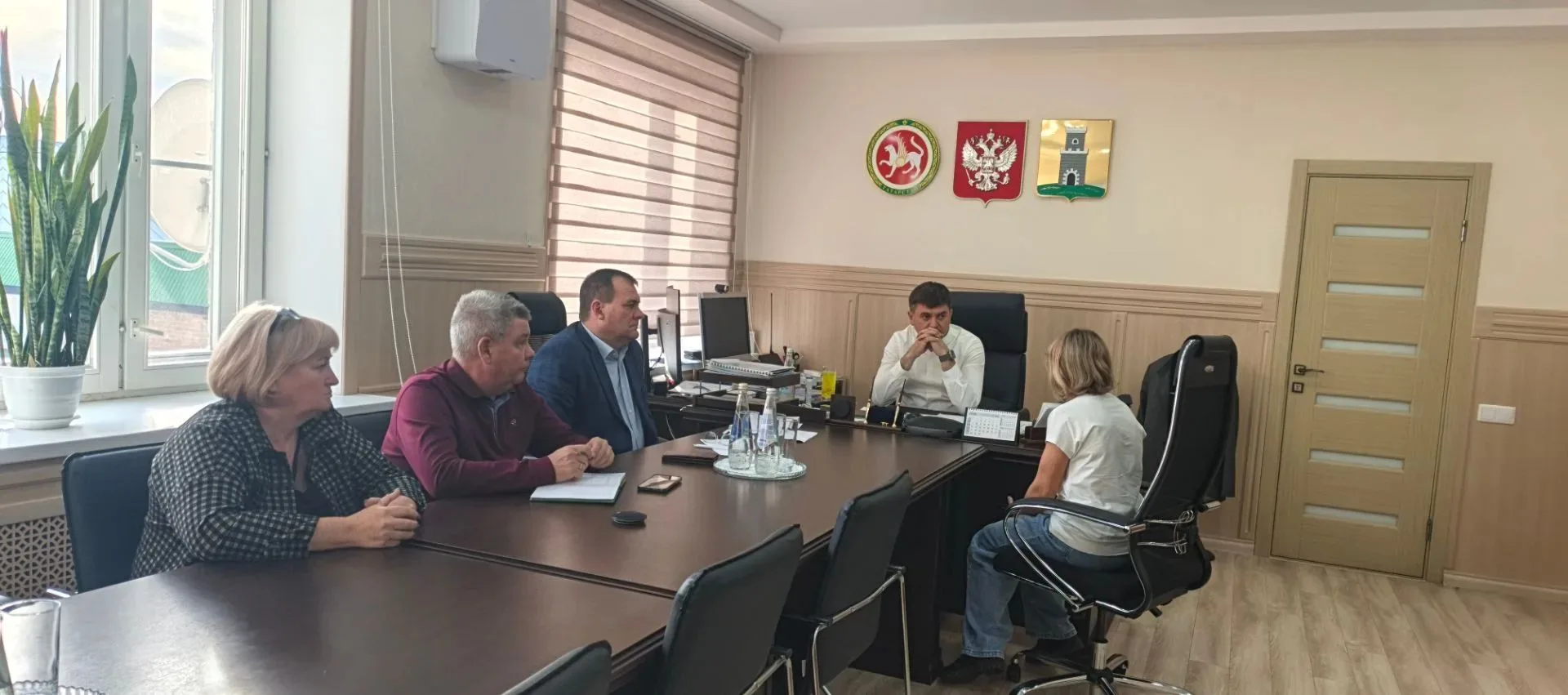 Провел личный прием граждан. В ходе встречи жители смогли напрямую задать волнующие их ...
