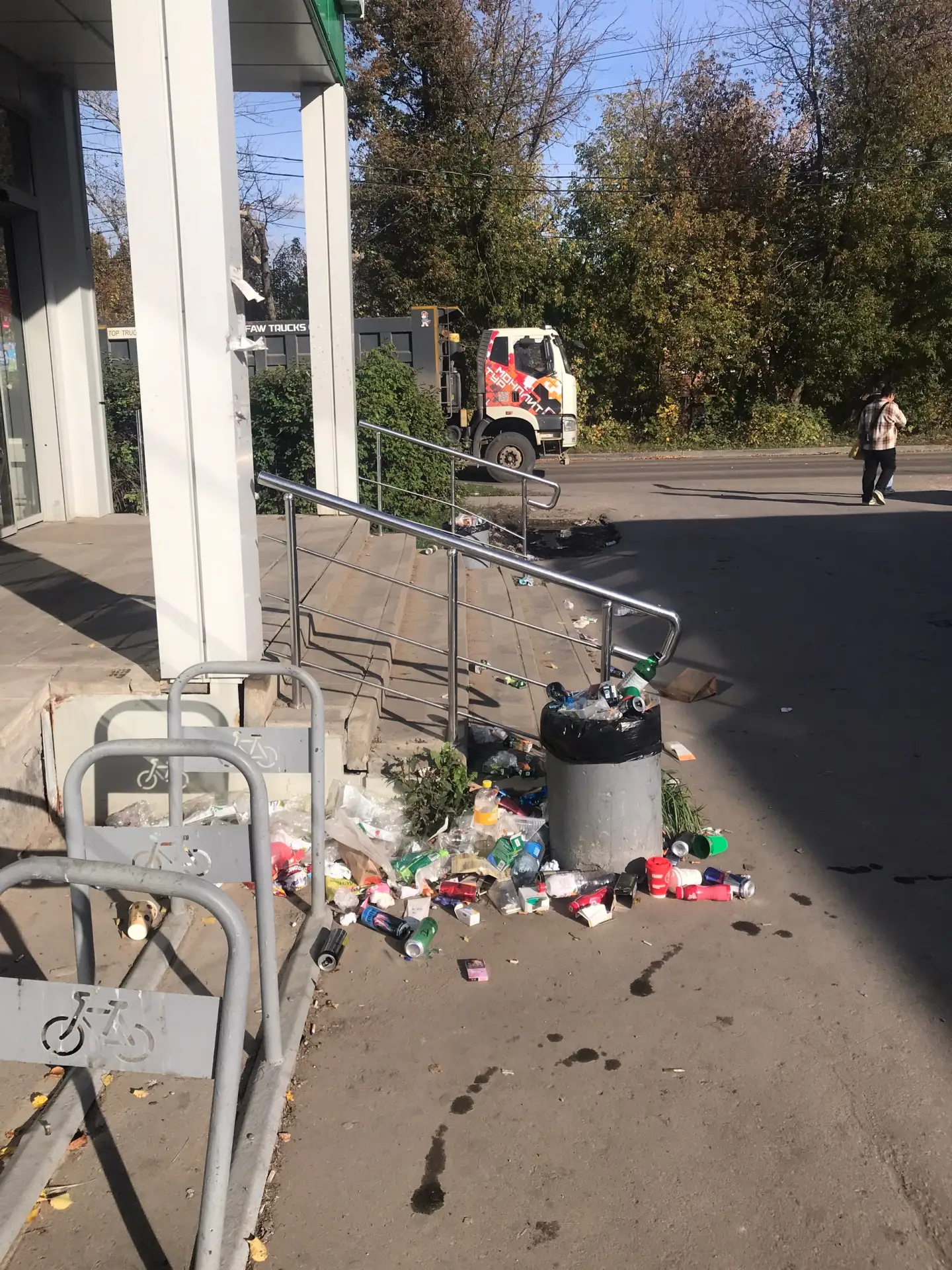 В продолжении постов о кофейных аппаратах в супермаркетах. Навестили «Пятёрочка» на Выс...