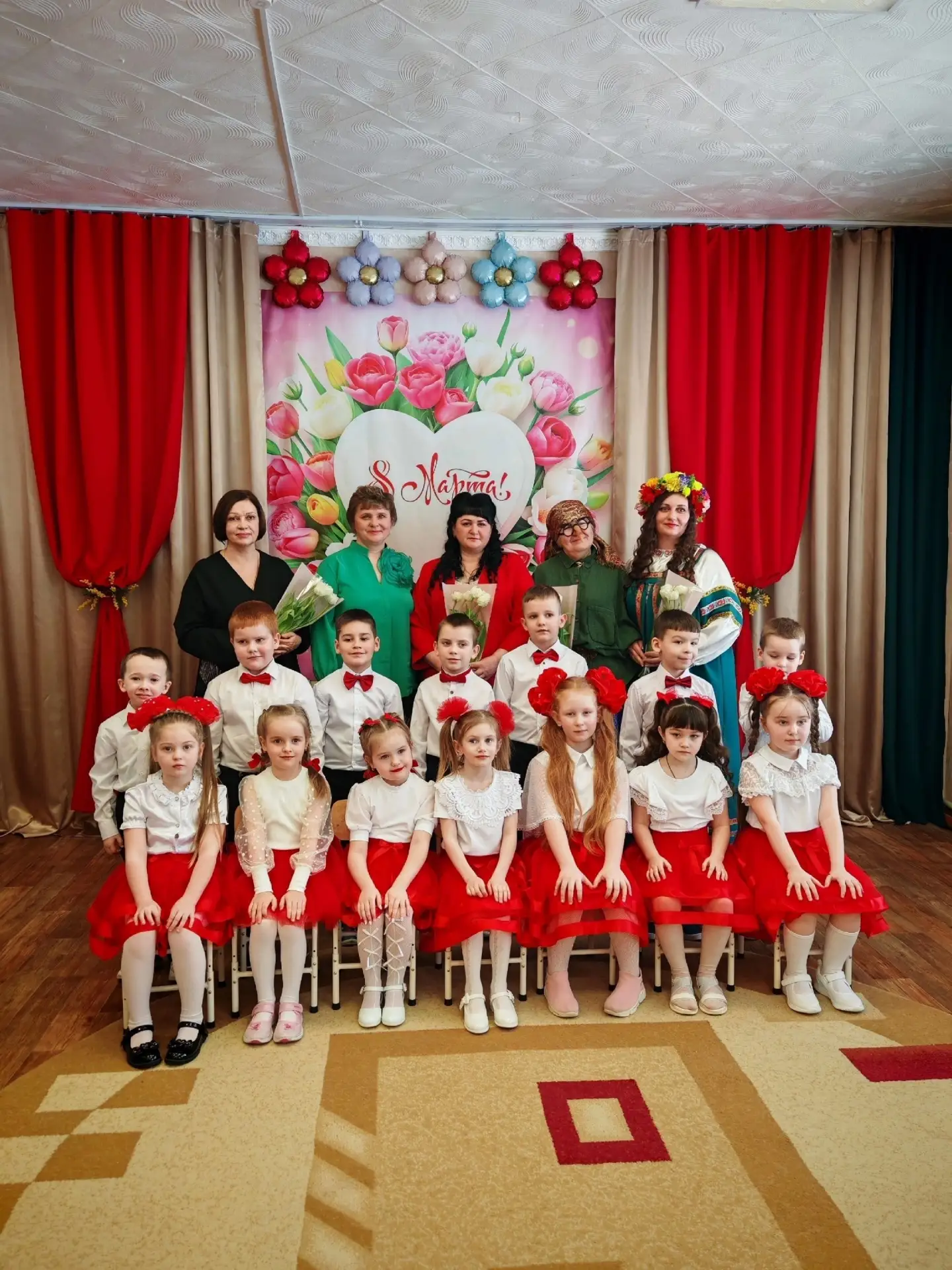 В детском саду "Аленушка" в старшей группе прошёл чудесный утренник, посвящённый Международному женс
