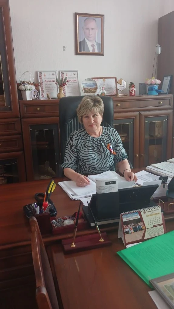 🌟 Сотрудники аппарата управления Канашского райпо вместе с председателем Совета Валент...