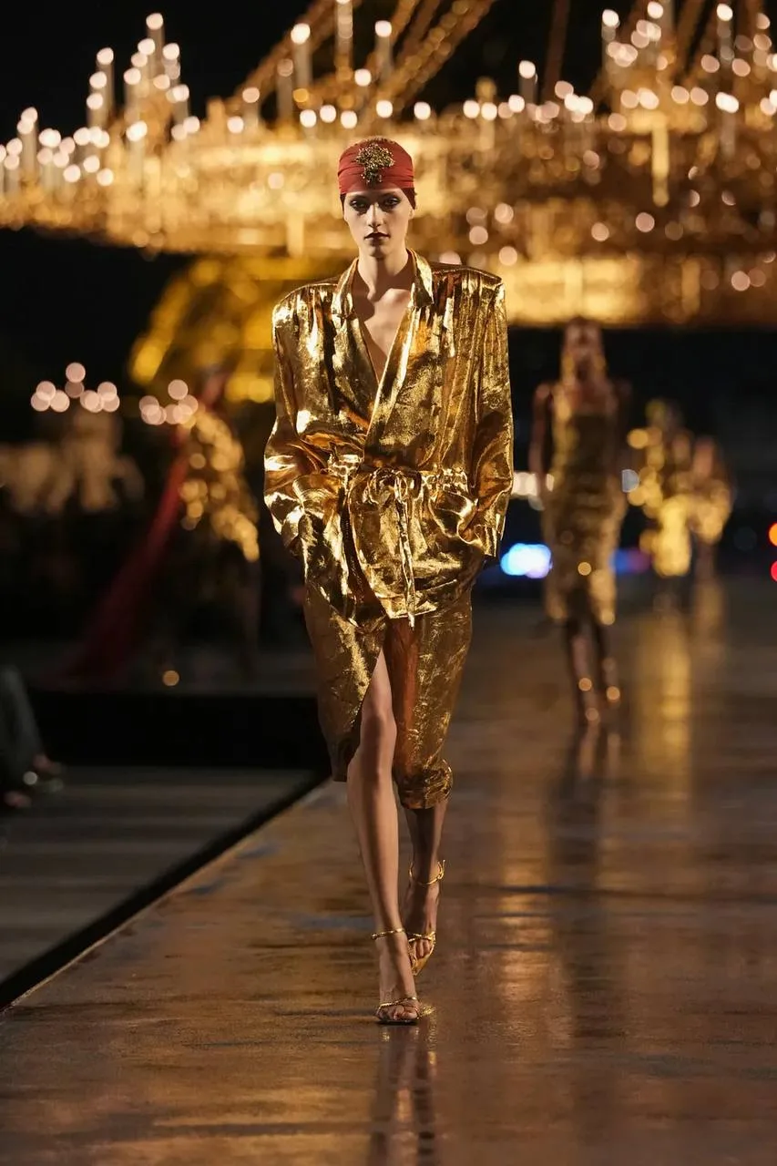 Если и уходить, то только красиво: новая коллекция Saint Laurent состоит из 18 образов ...