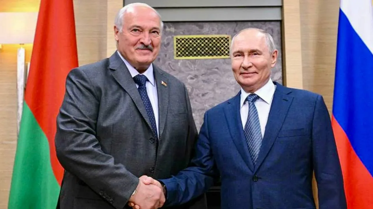 Александр Лукашенко в поздравлении Владимиру Путину с днем рождения отметил его самоотв...