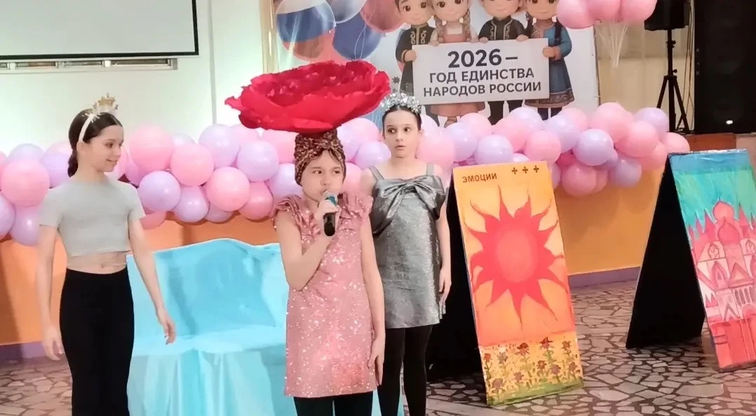 🎭Школьный театральный фестиваль  Благодаря таланту и энтузиазму учителей и учеников начальных классо