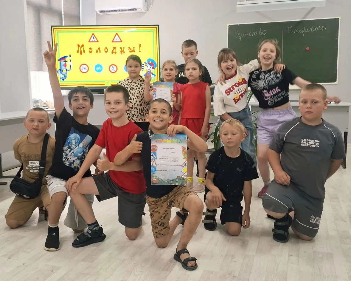 Сегодня в лагере "Улыбка" был посвящен очень важной теме – правилам дорожного движения!...